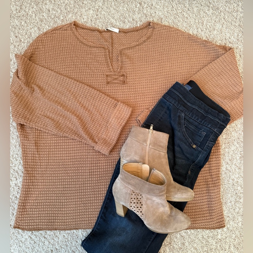 JODIFL Camel Waffle Knit Pullover